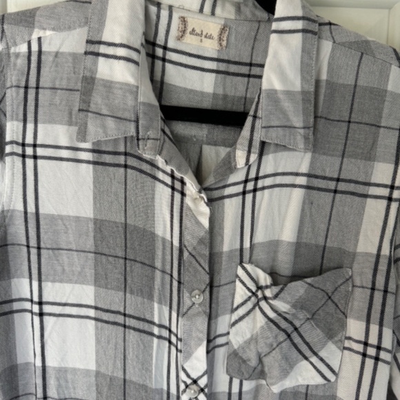 Altar'd State Long-Sleeve Plaid Grey and White Shirt Button-Down with Pocket EUC - Picture 3 of 10